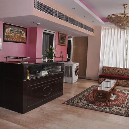 Hotel Samrat Kaushambi Ghaziabad Buitenkant foto