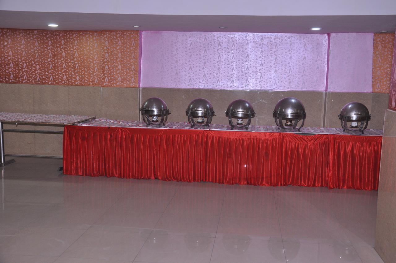Hotel Samrat Kaushambi Ghaziabad Buitenkant foto