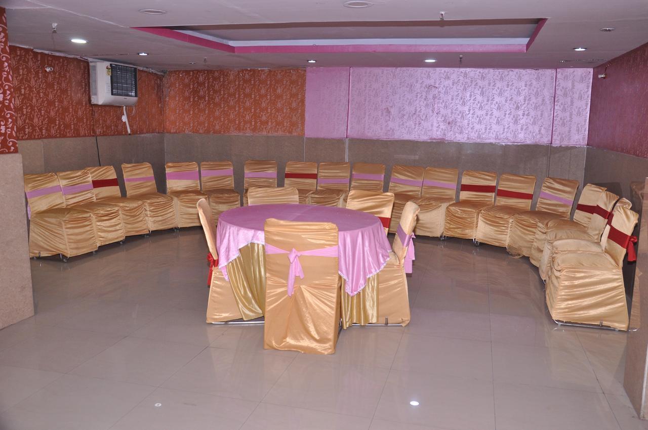 Hotel Samrat Kaushambi Ghaziabad Buitenkant foto