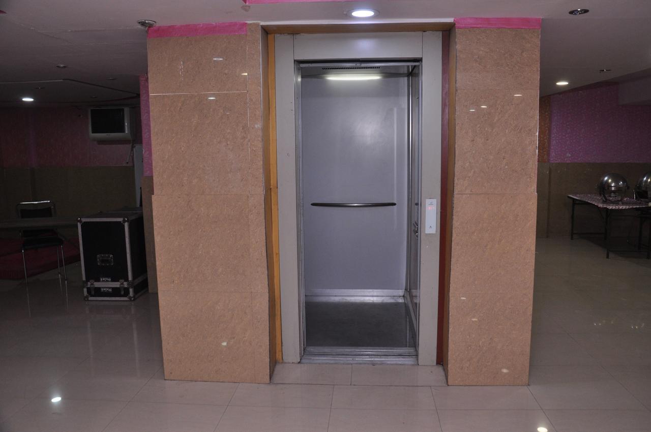 Hotel Samrat Kaushambi Ghaziabad Buitenkant foto