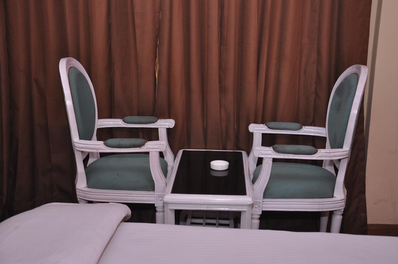 Hotel Samrat Kaushambi Ghaziabad Buitenkant foto
