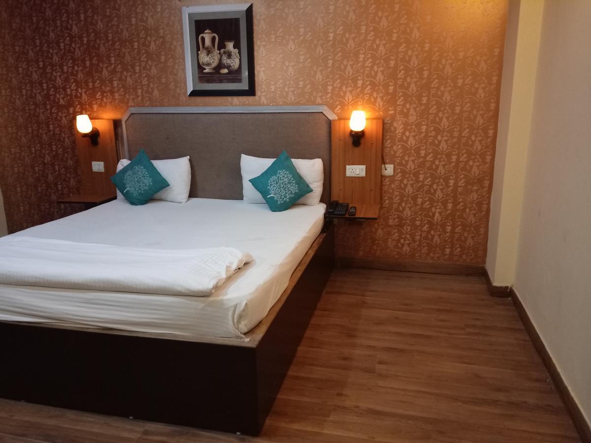 Hotel Samrat Kaushambi Ghaziabad Buitenkant foto