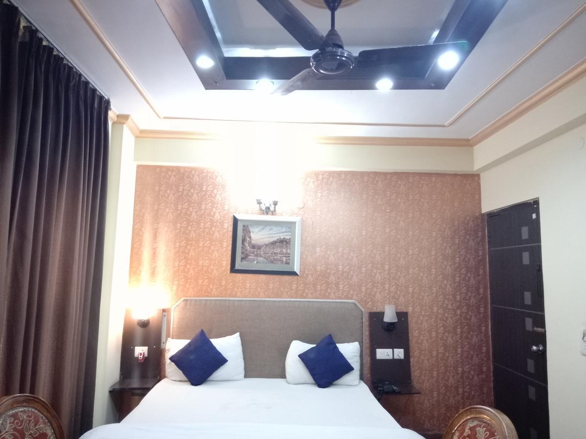 Hotel Samrat Kaushambi Ghaziabad Buitenkant foto
