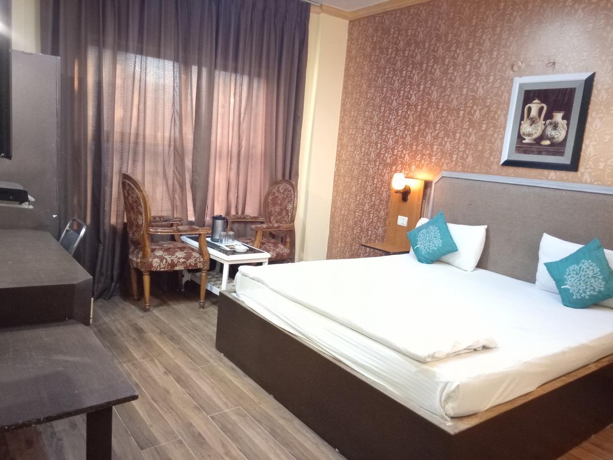 Hotel Samrat Kaushambi Ghaziabad Buitenkant foto