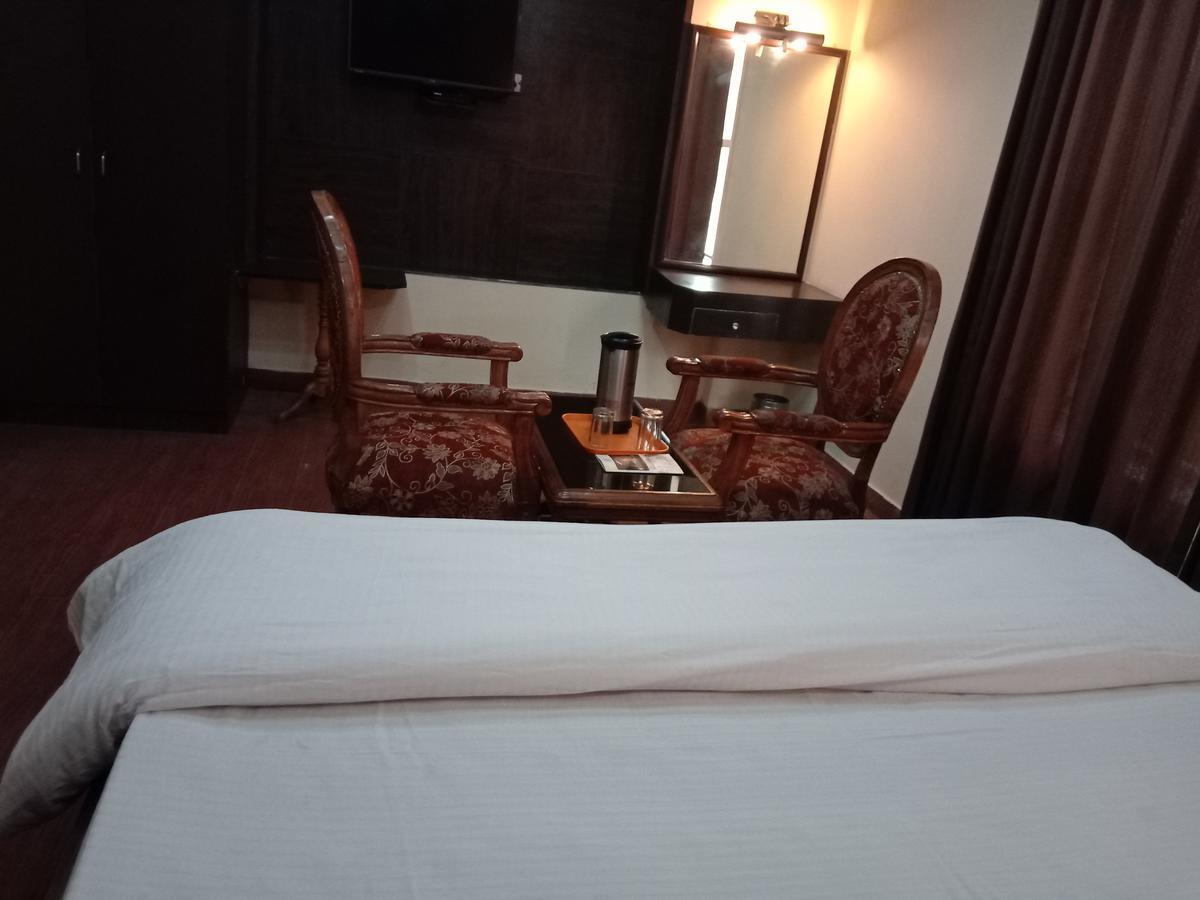 Hotel Samrat Kaushambi Ghaziabad Buitenkant foto
