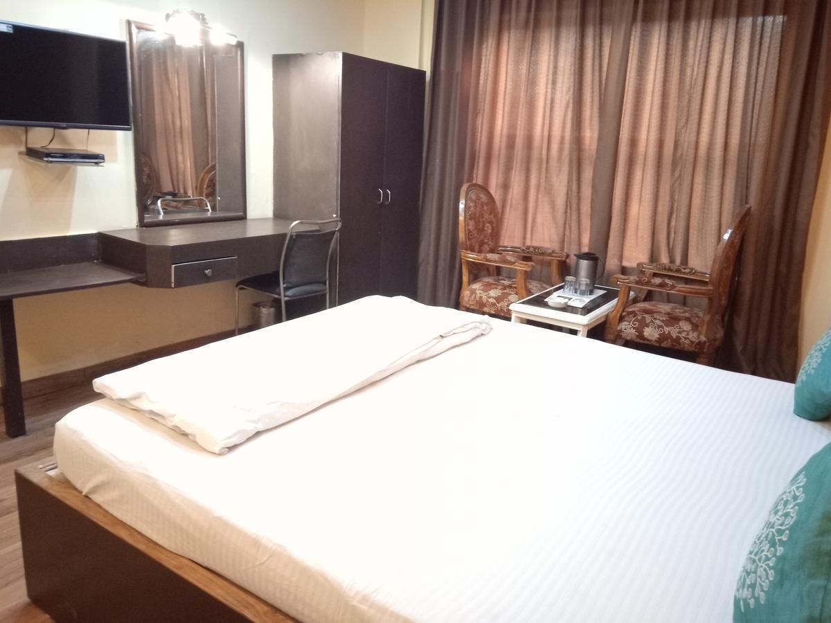 Hotel Samrat Kaushambi Ghaziabad Buitenkant foto